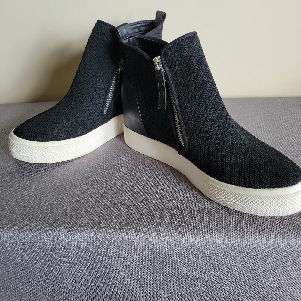 EUC Steve Madden Size 7 Loxley Wedgie Zipper Ankle Booties Black